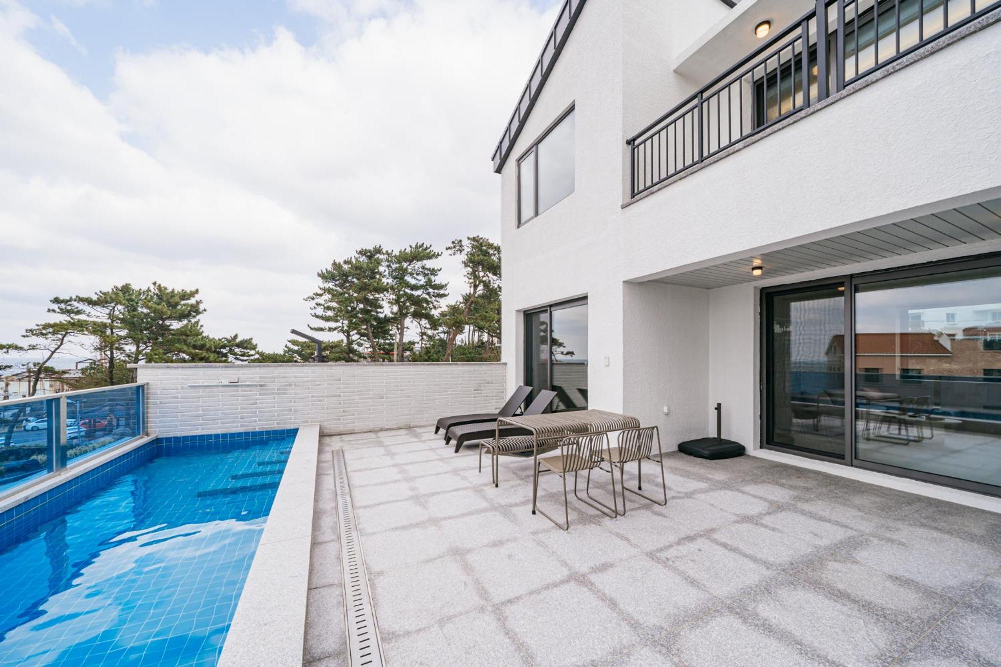 Ddosi Aewol Pool Villa Jeju Buitenkant foto