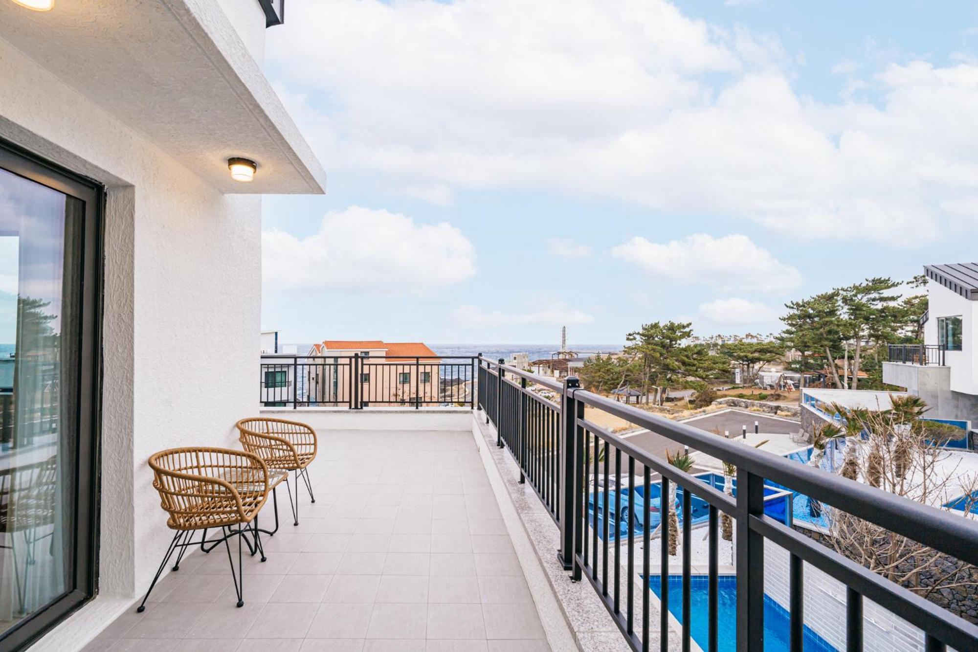 Ddosi Aewol Pool Villa Jeju Buitenkant foto