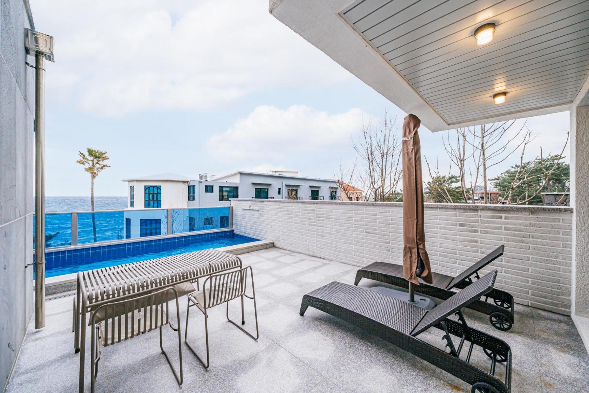 Ddosi Aewol Pool Villa Jeju Buitenkant foto